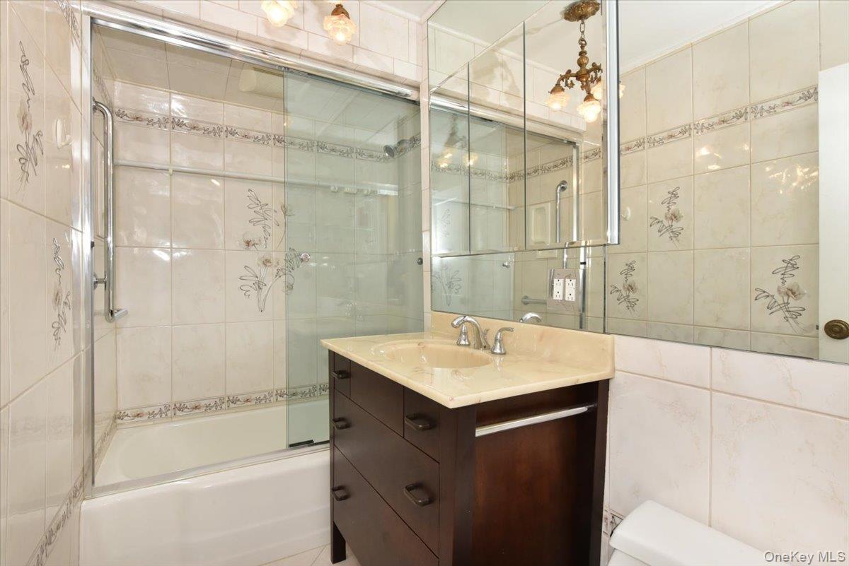 180 S Middle Neck Road 3-k Property Photo 14
