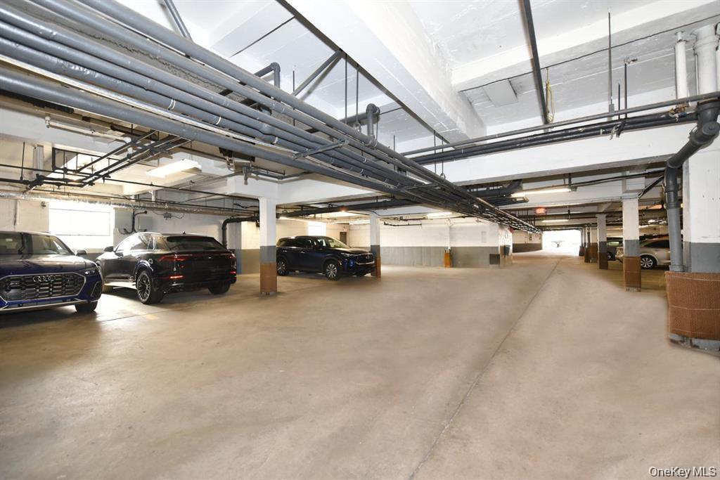 180 S Middle Neck Road 3-k Property Photo 16