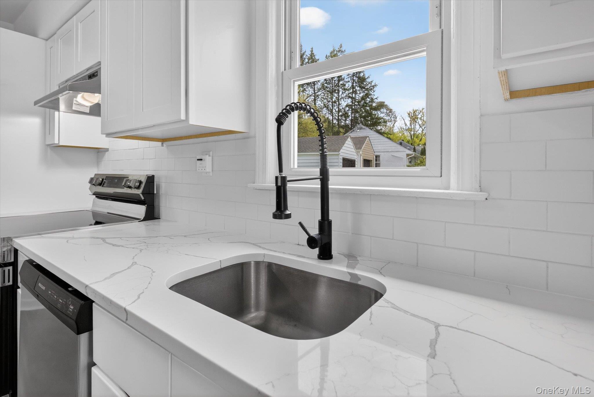 14 Roslyn Street Property Photo 6