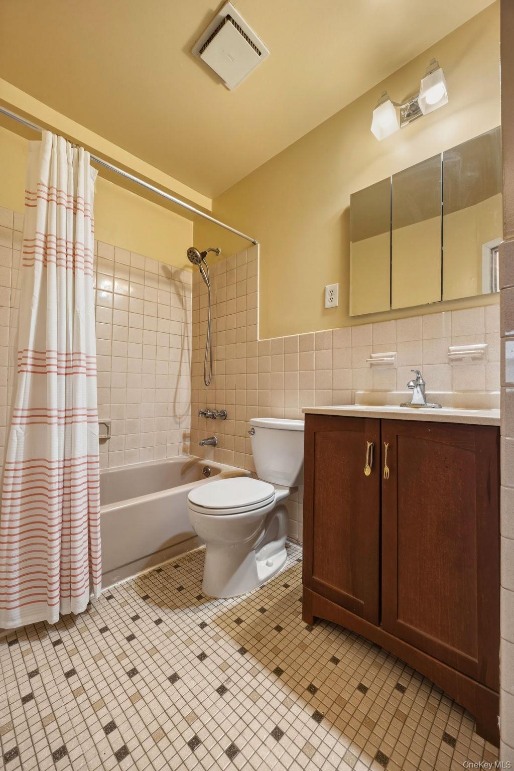 240-43 69 Avenue Property Photo 32