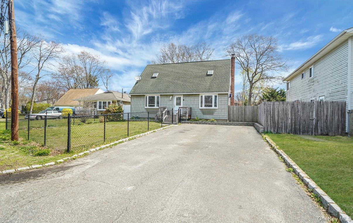 15 Maplewood Drive Property Photo 1