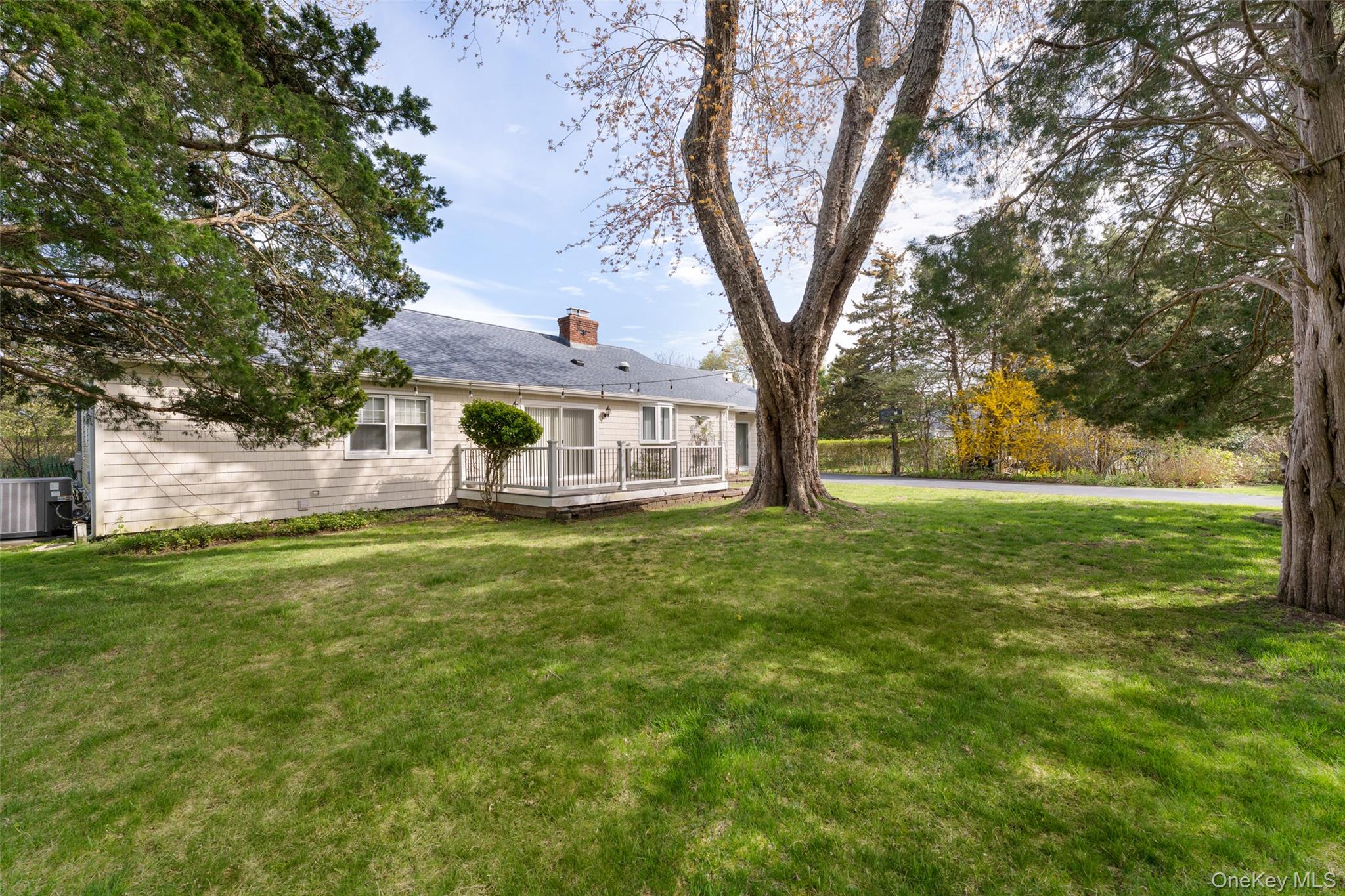 4 Hampton Harbor Lane Property Photo 3