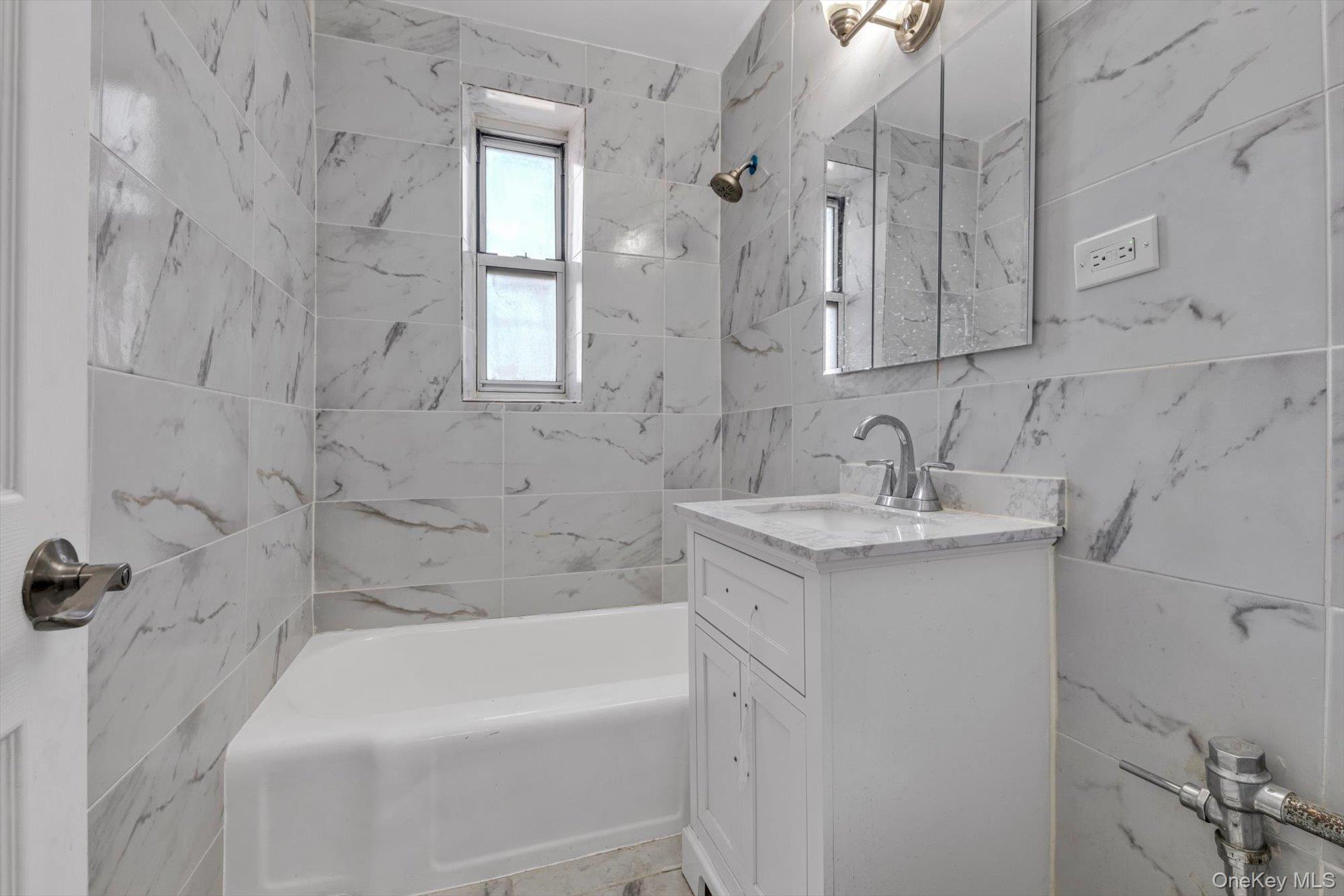 67-12 Yellowstone Boulevard E5 Property Photo 13