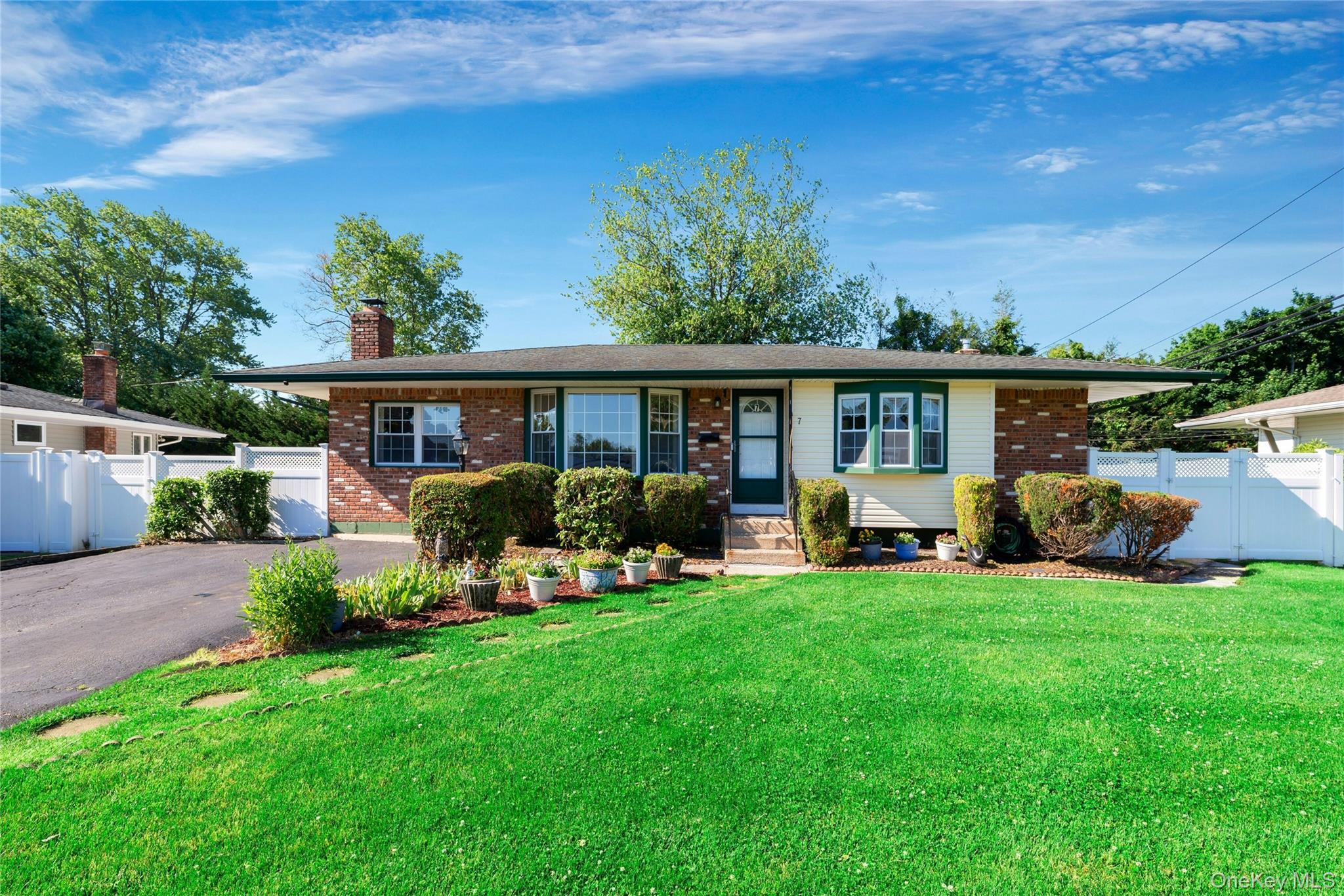 7 Applewood Road Property Photo 1