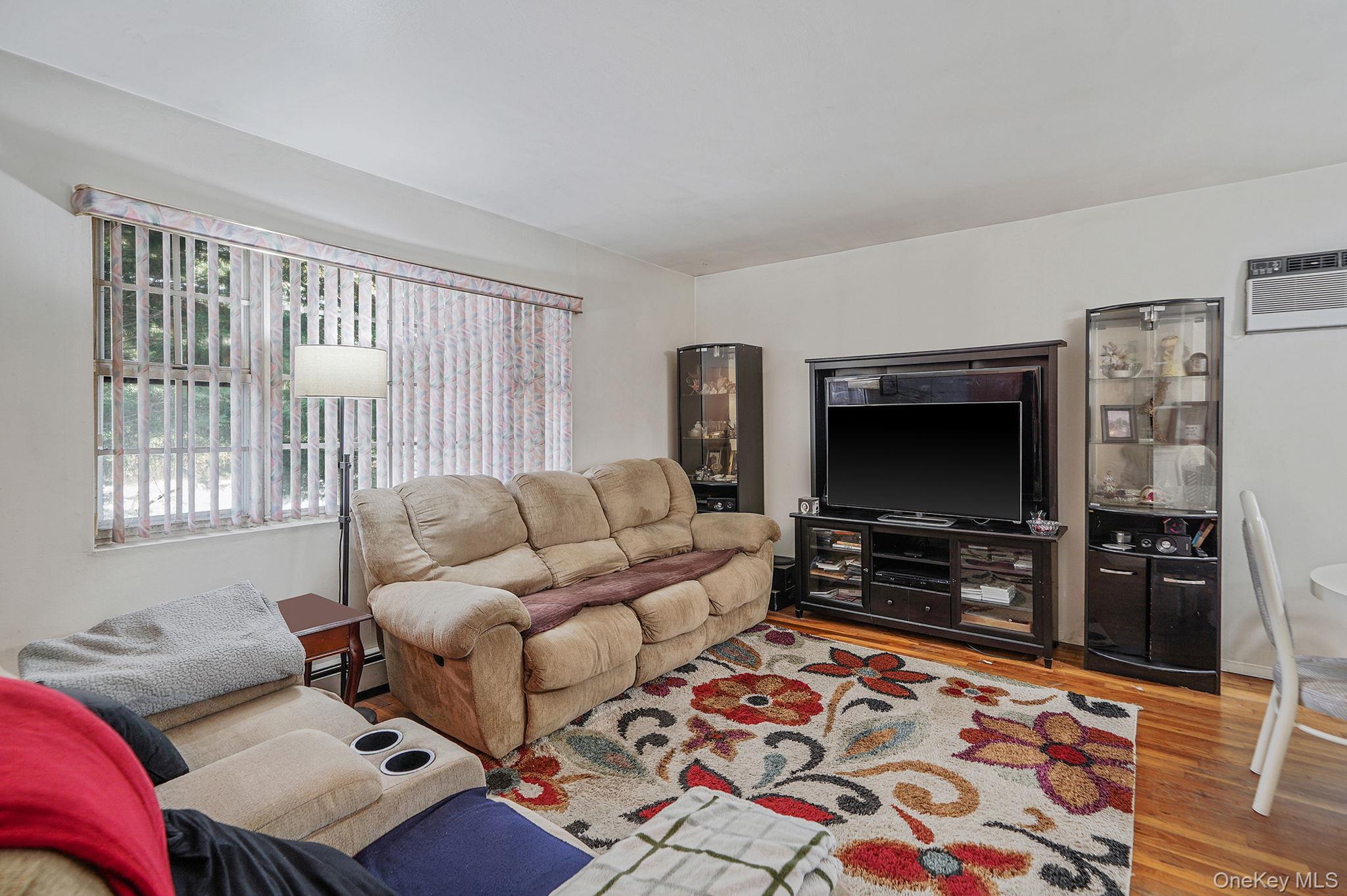 2771 Pond Avenue Property Photo 4