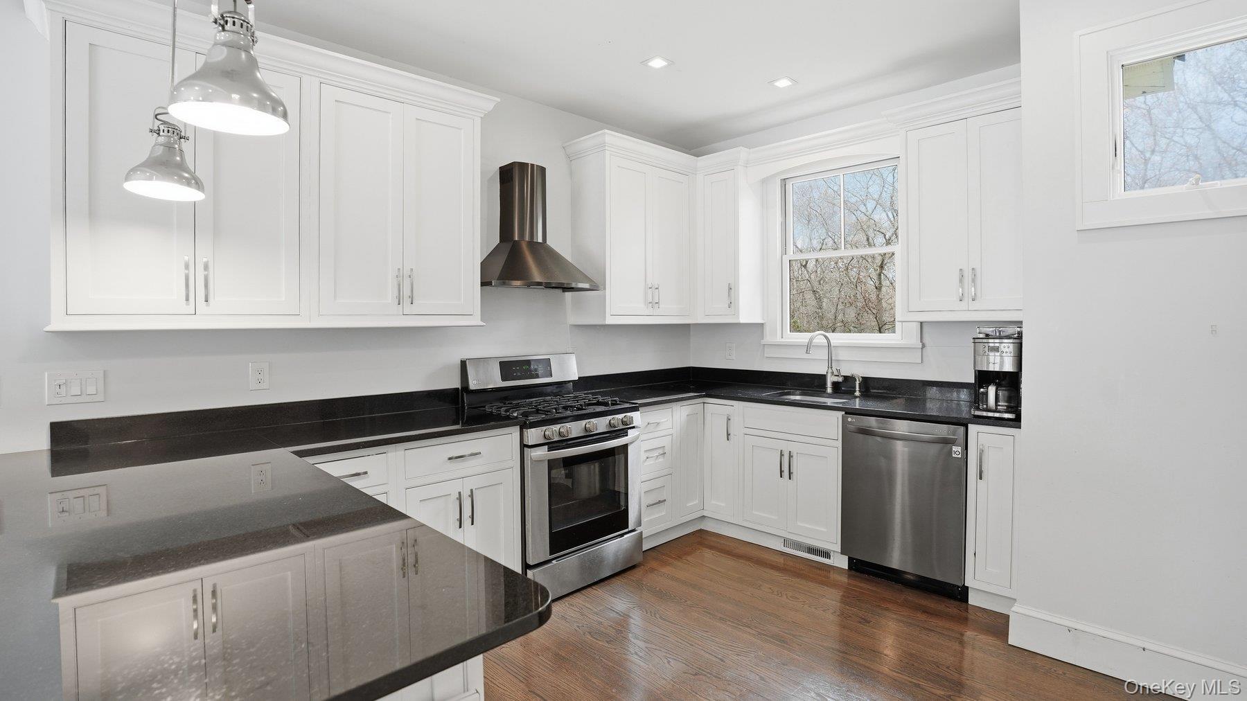 420 Maple Avenue Property Photo 8