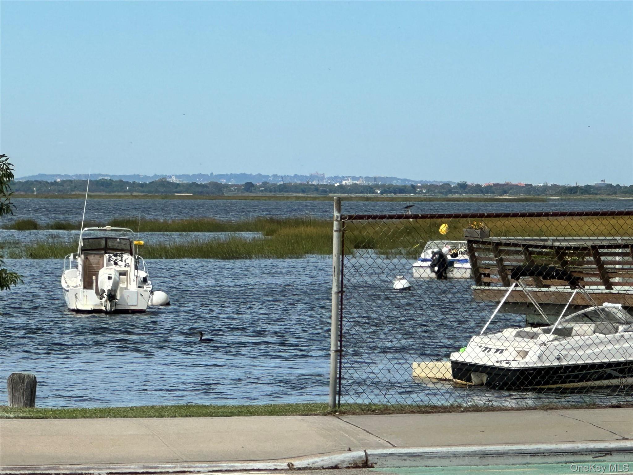 526/524 Cross Bay Boulevard Property Photo 19