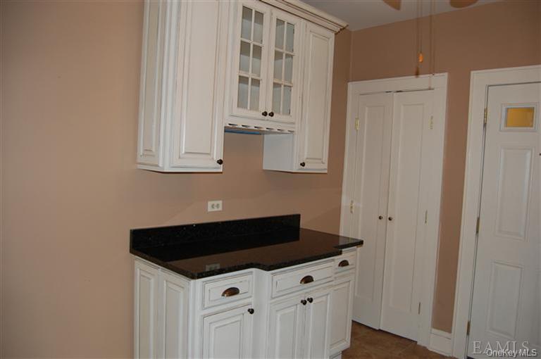35 E Birch Street Property Photo 6