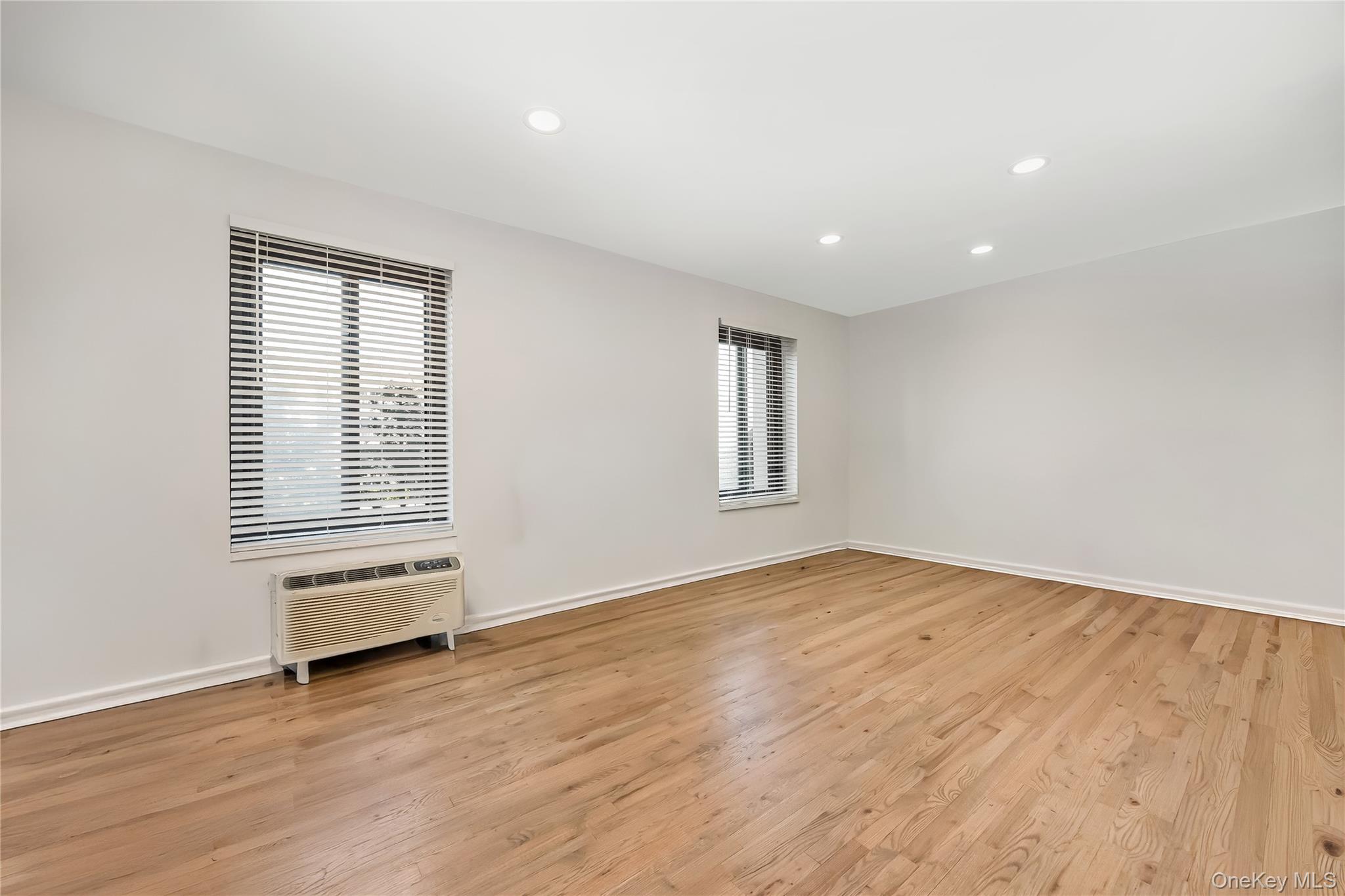 100 W Broadway 2dd Property Photo 8