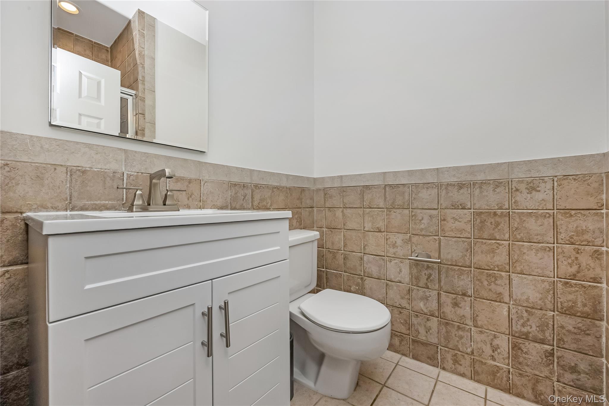 100 W Broadway 2dd Property Photo 15