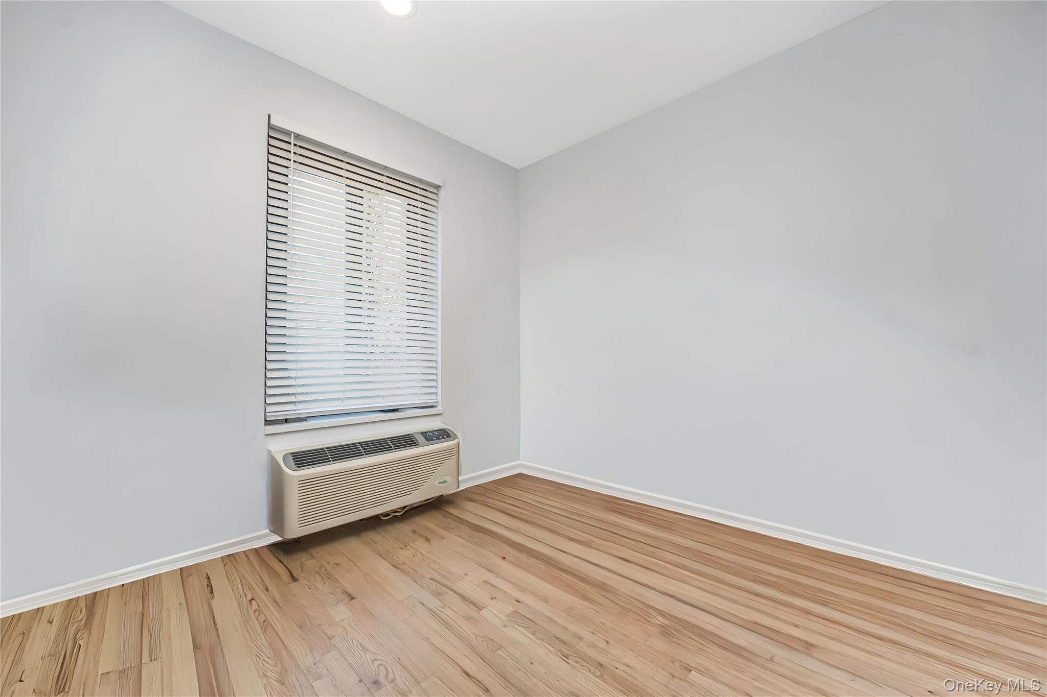100 W Broadway 2dd Property Photo 16