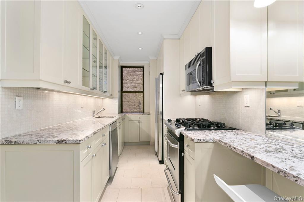 595 W End Avenue 3d Property Photo 1