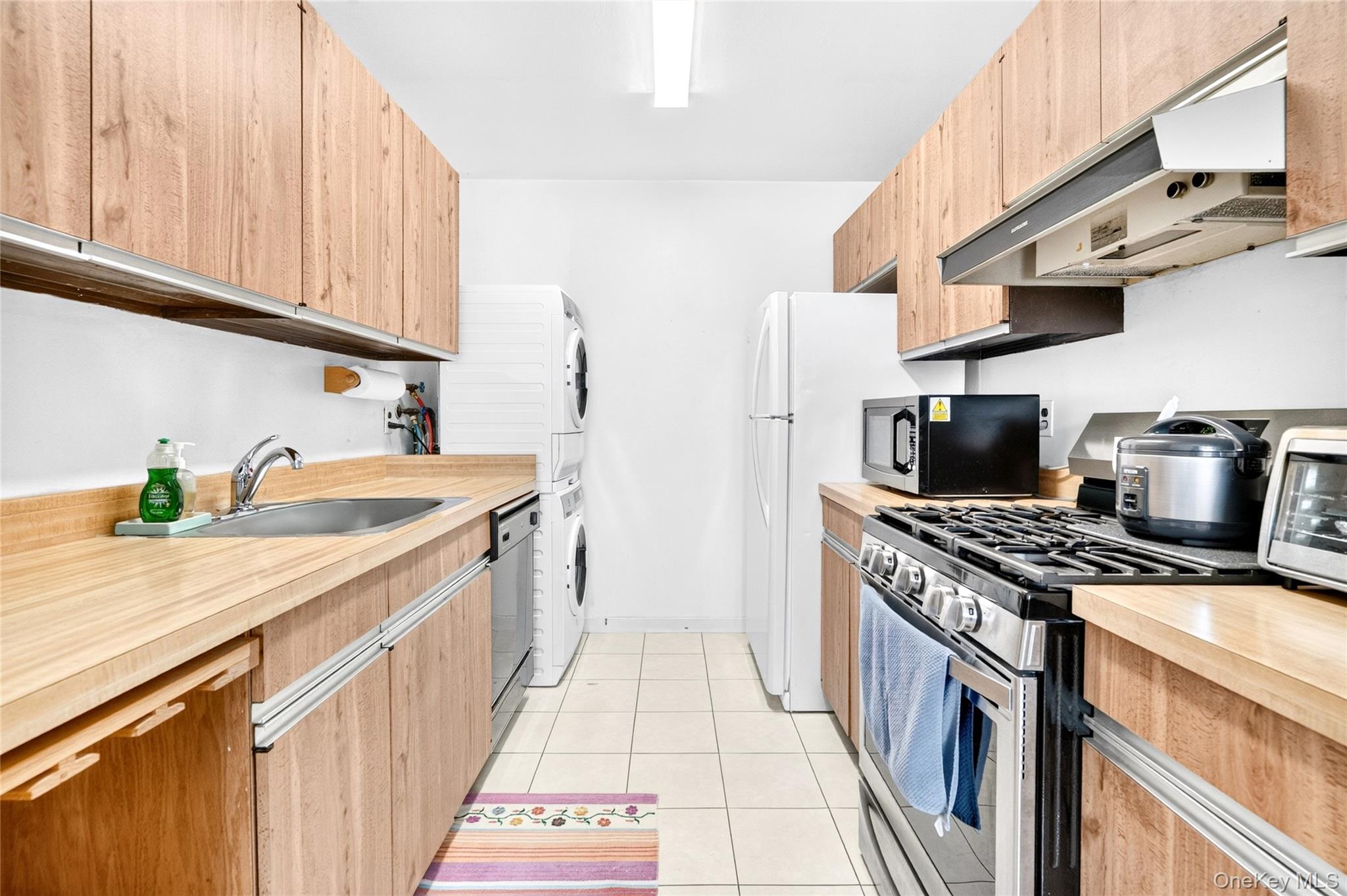 23 Hillside Terrace D Property Photo 16