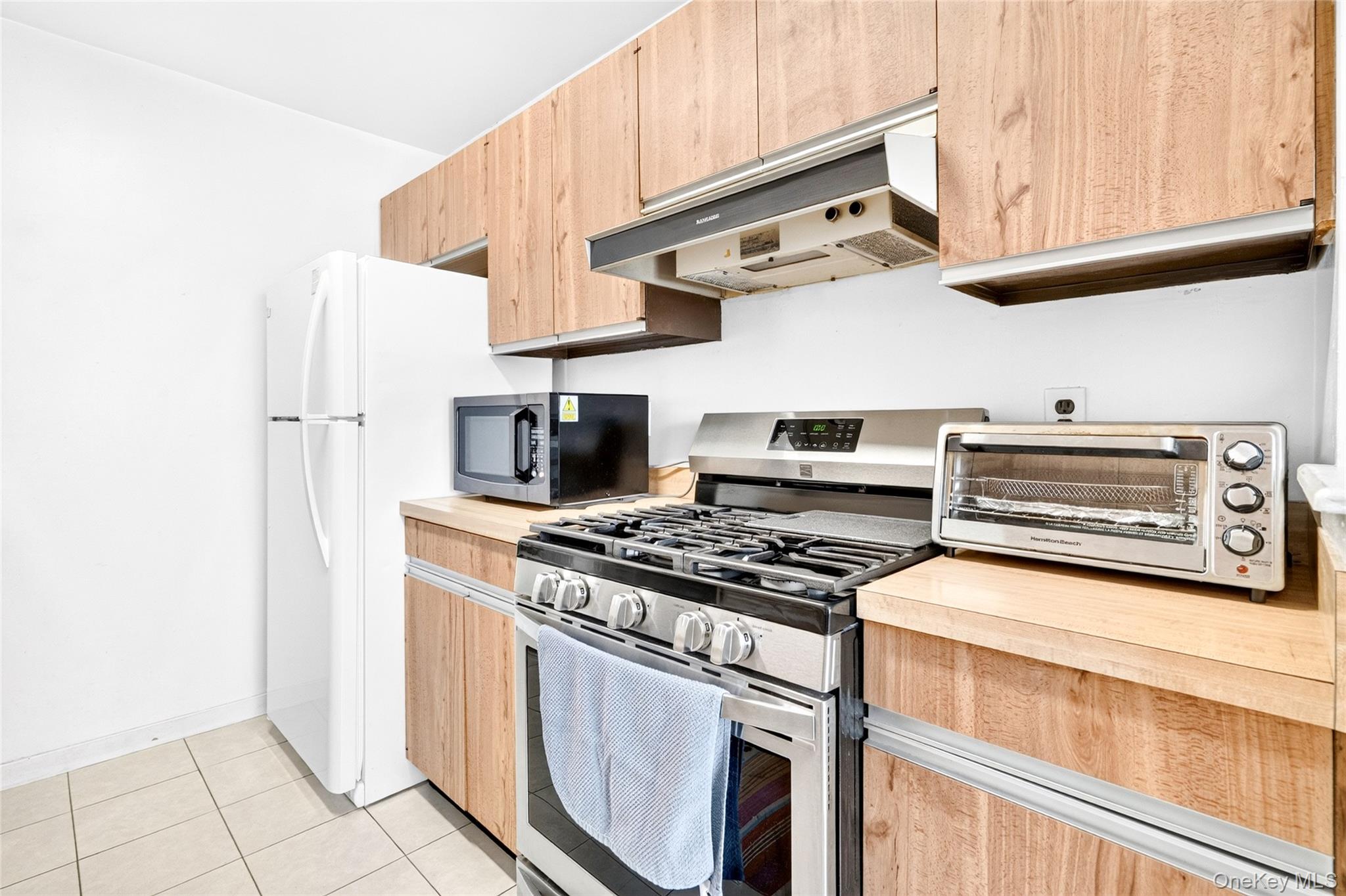 23 Hillside Terrace D Property Photo 17