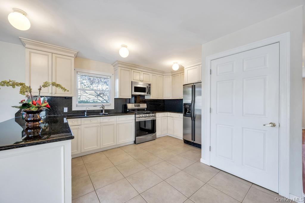 64 Cottage Place Property Photo 21