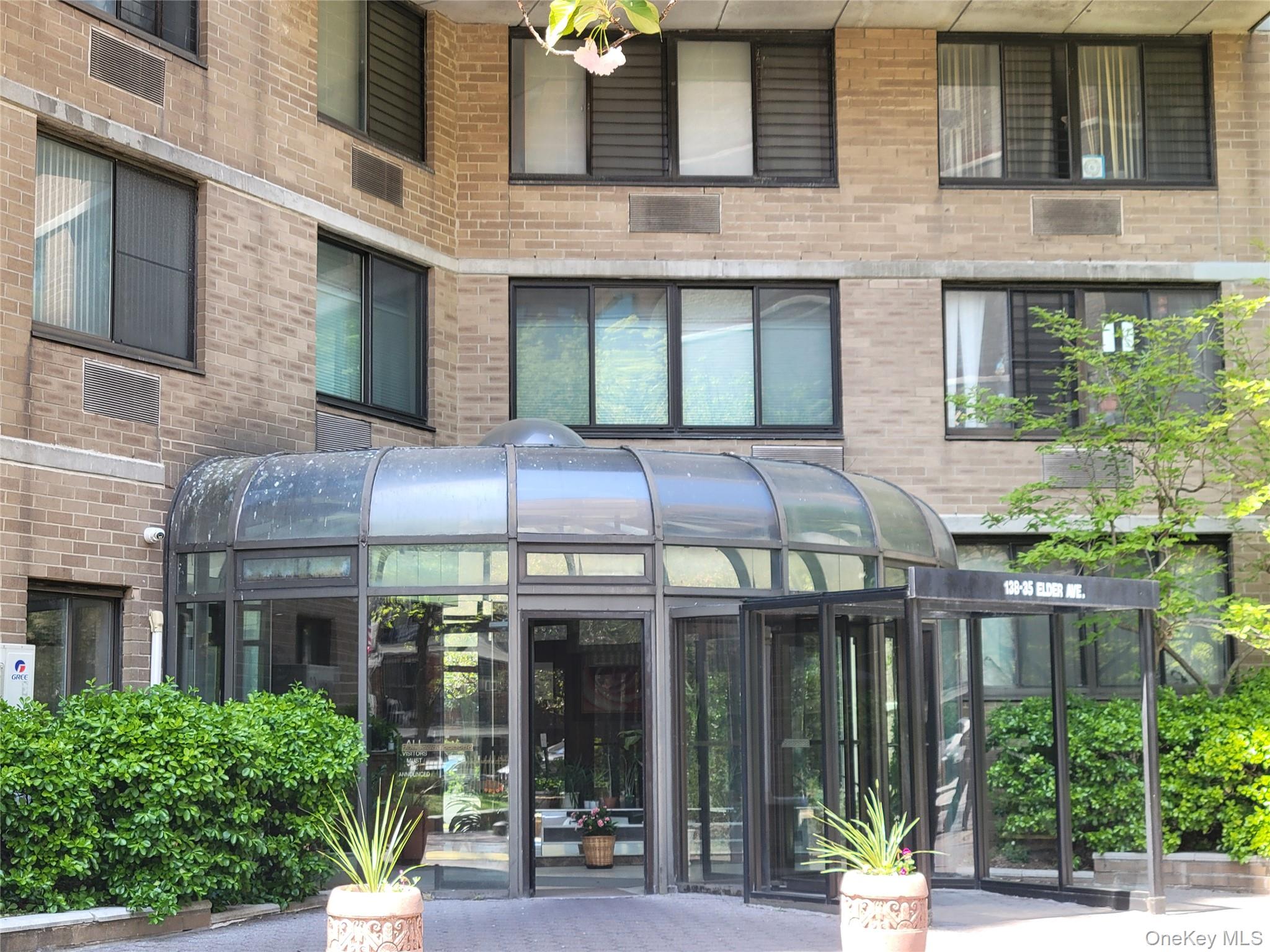 138-35 Elder Avenue 14k Property Photo 2