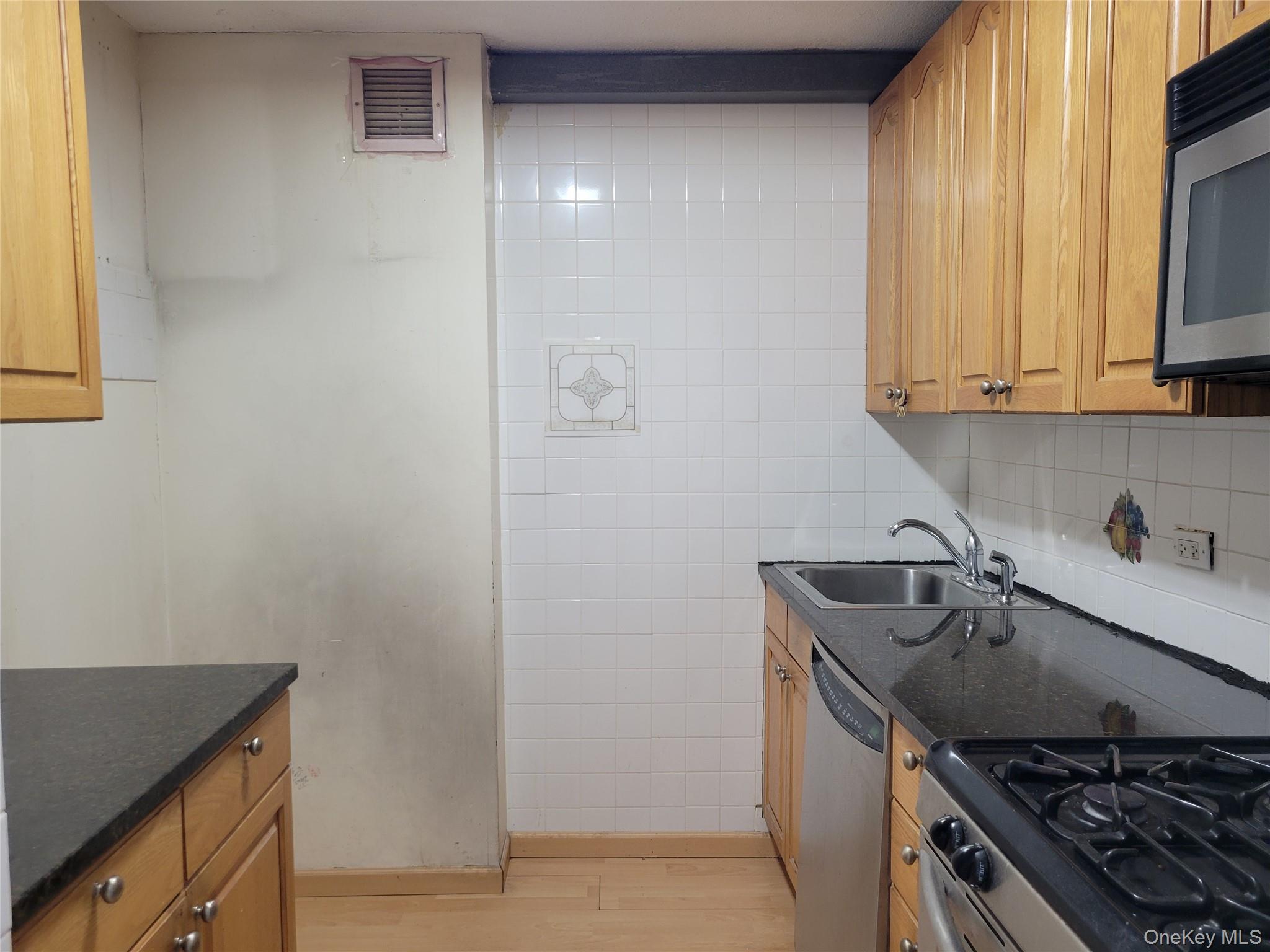 138-35 Elder Avenue 14k Property Photo 13