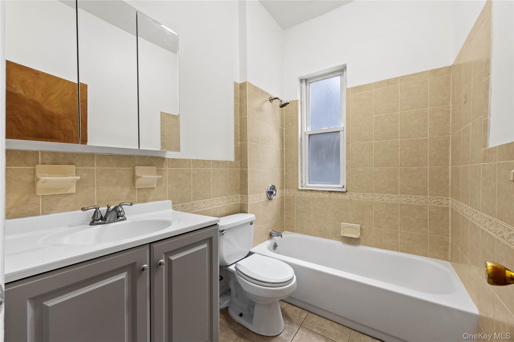 847 Castle Hill Avenue Property Photo 13