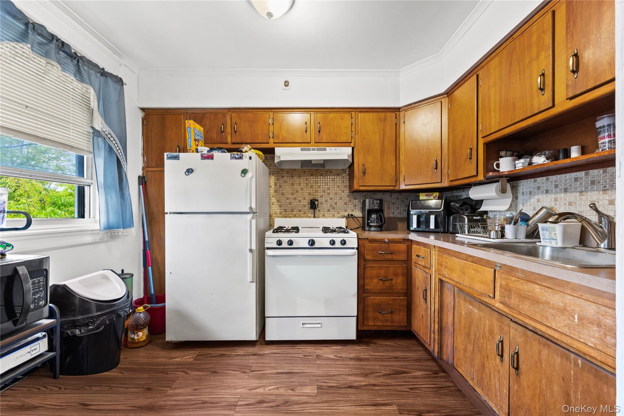 847 Castle Hill Avenue Property Photo 19