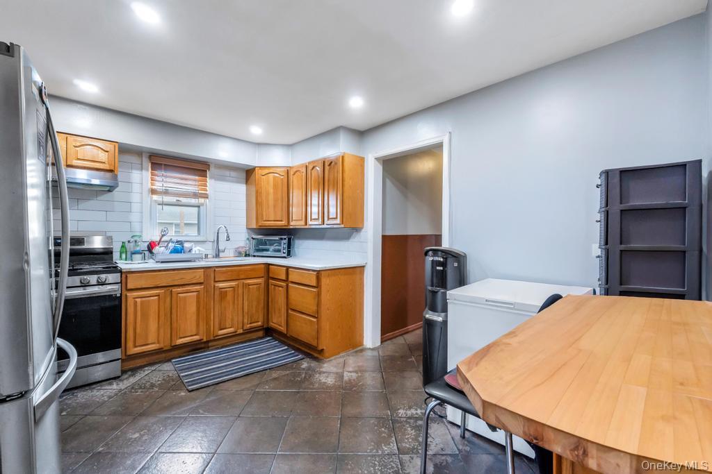 20 Ronald Place Property Photo 6