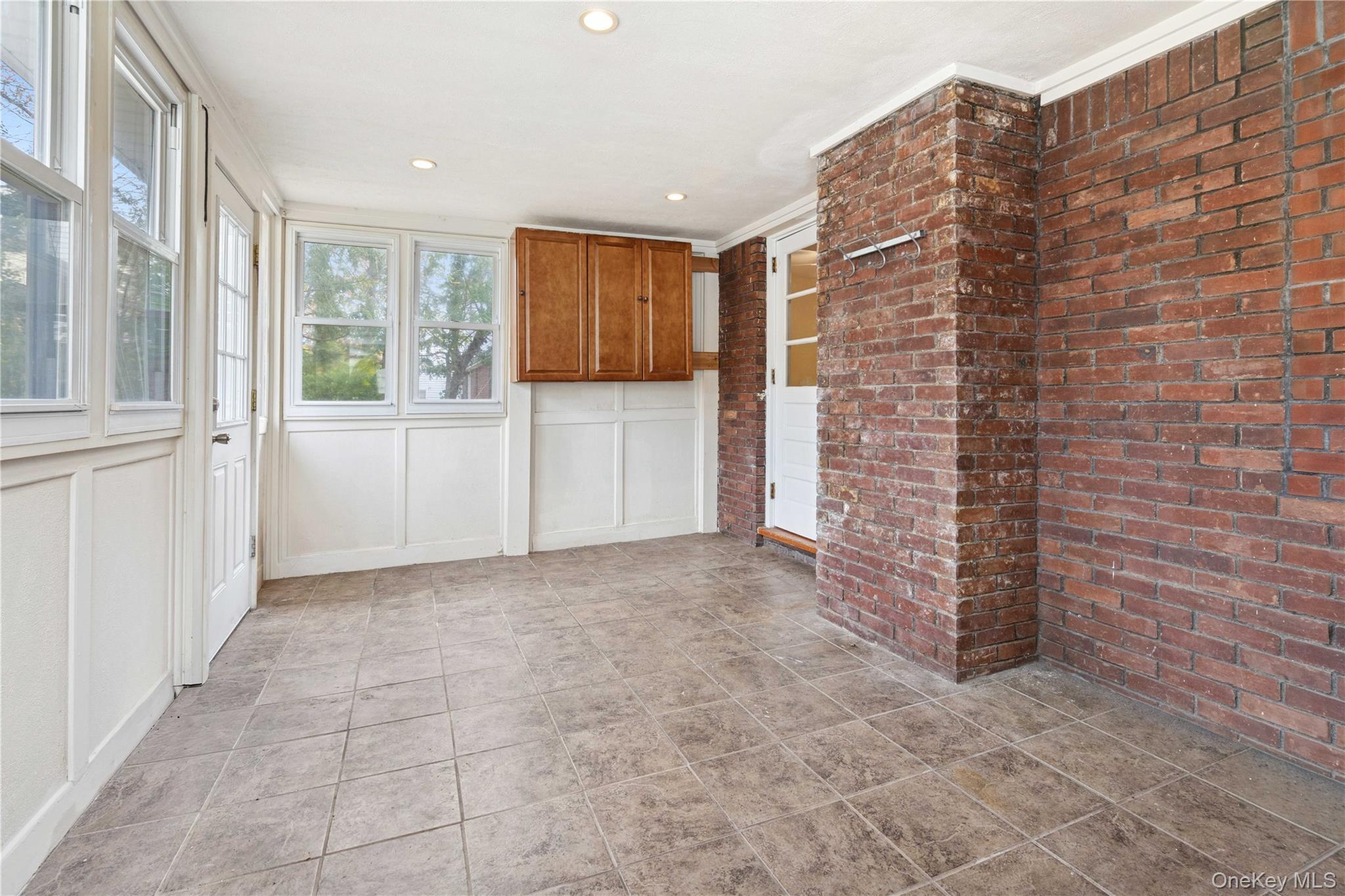 81 Midland Property Photo 10