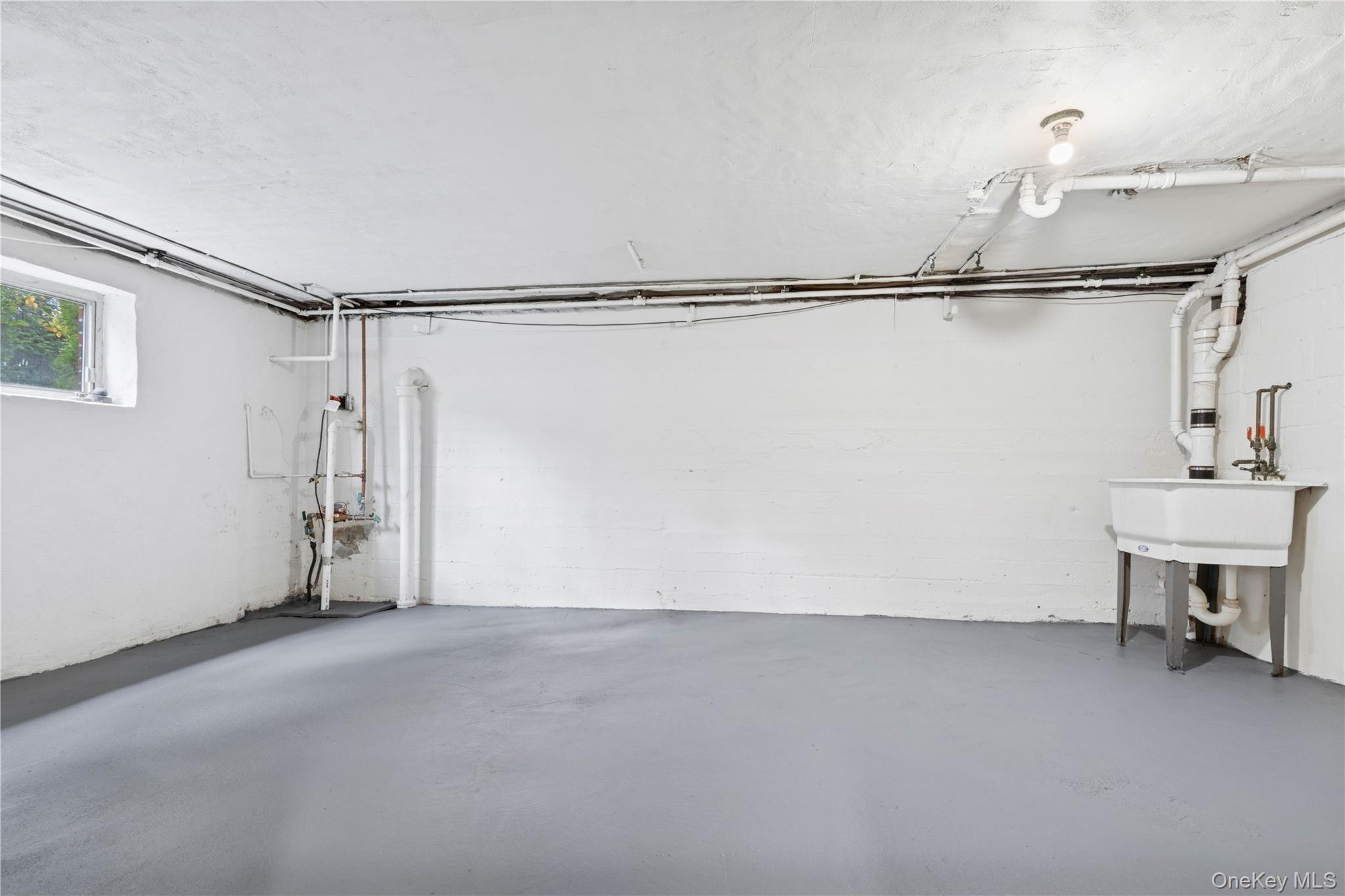 81 Midland Property Photo 12