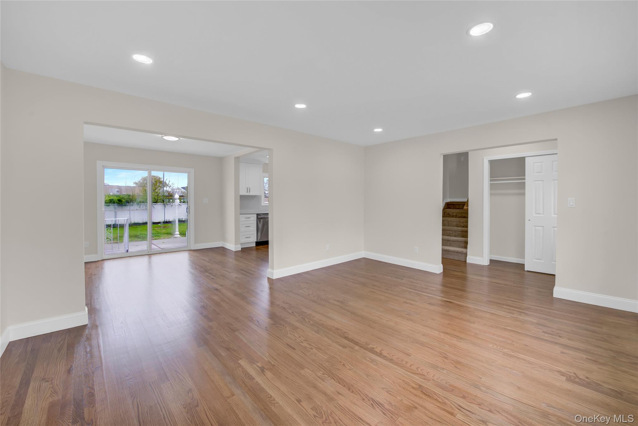 102 Hausch Boulevard Property Photo 8