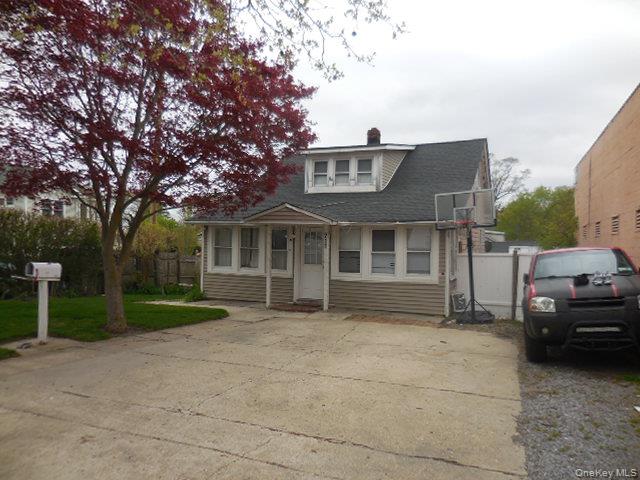 211 Lowndes Avenue Property Photo 1
