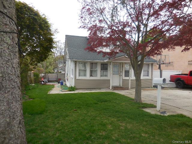 211 Lowndes Avenue Property Photo 2