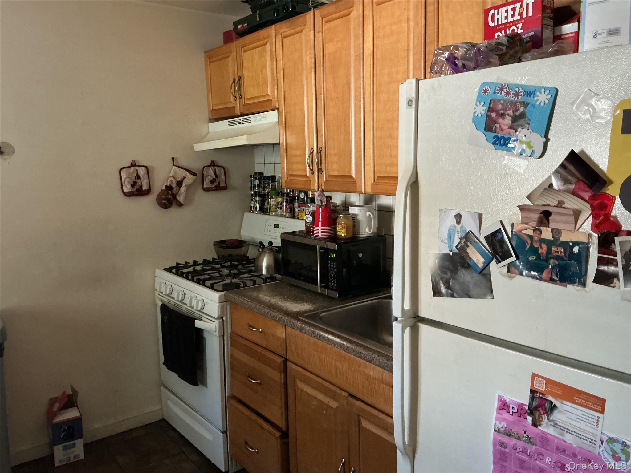 241 Covert Street Property Photo 6