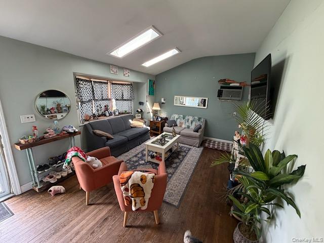 379 W 24th Street Property Photo 2