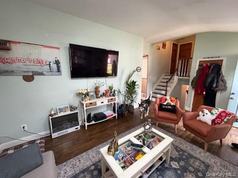 379 W 24th Street Property Photo 4