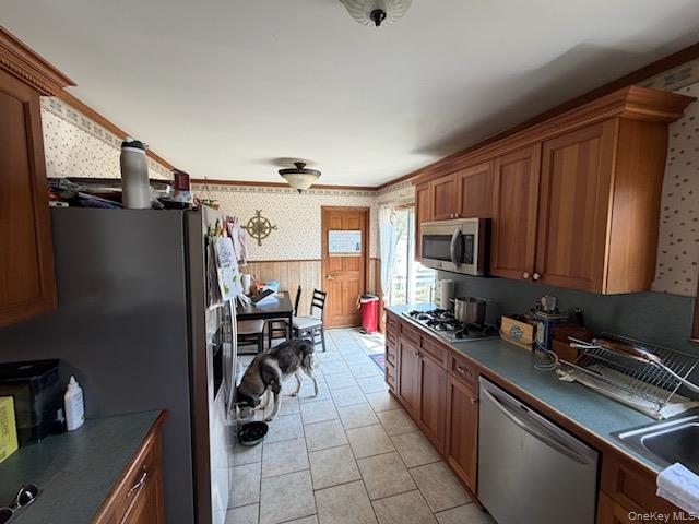 379 W 24th Street Property Photo 8