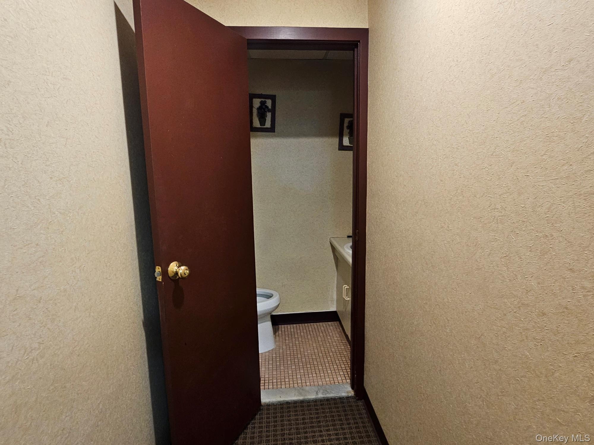 202 Main 208 Ground Property Photo 11