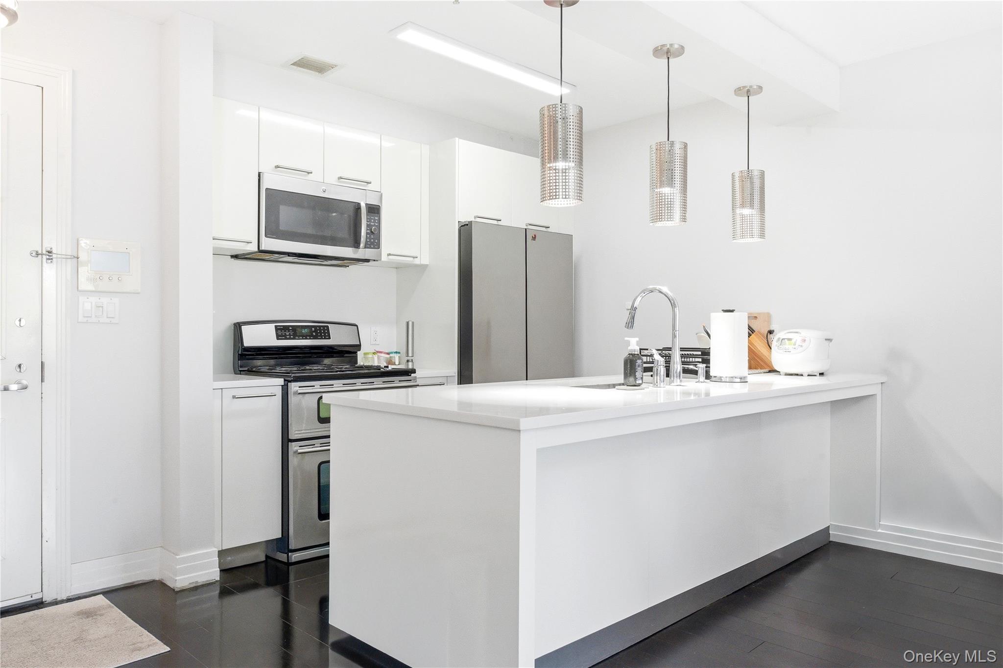 64-05 Yellowstone Boulevard Ph508 Property Photo 5
