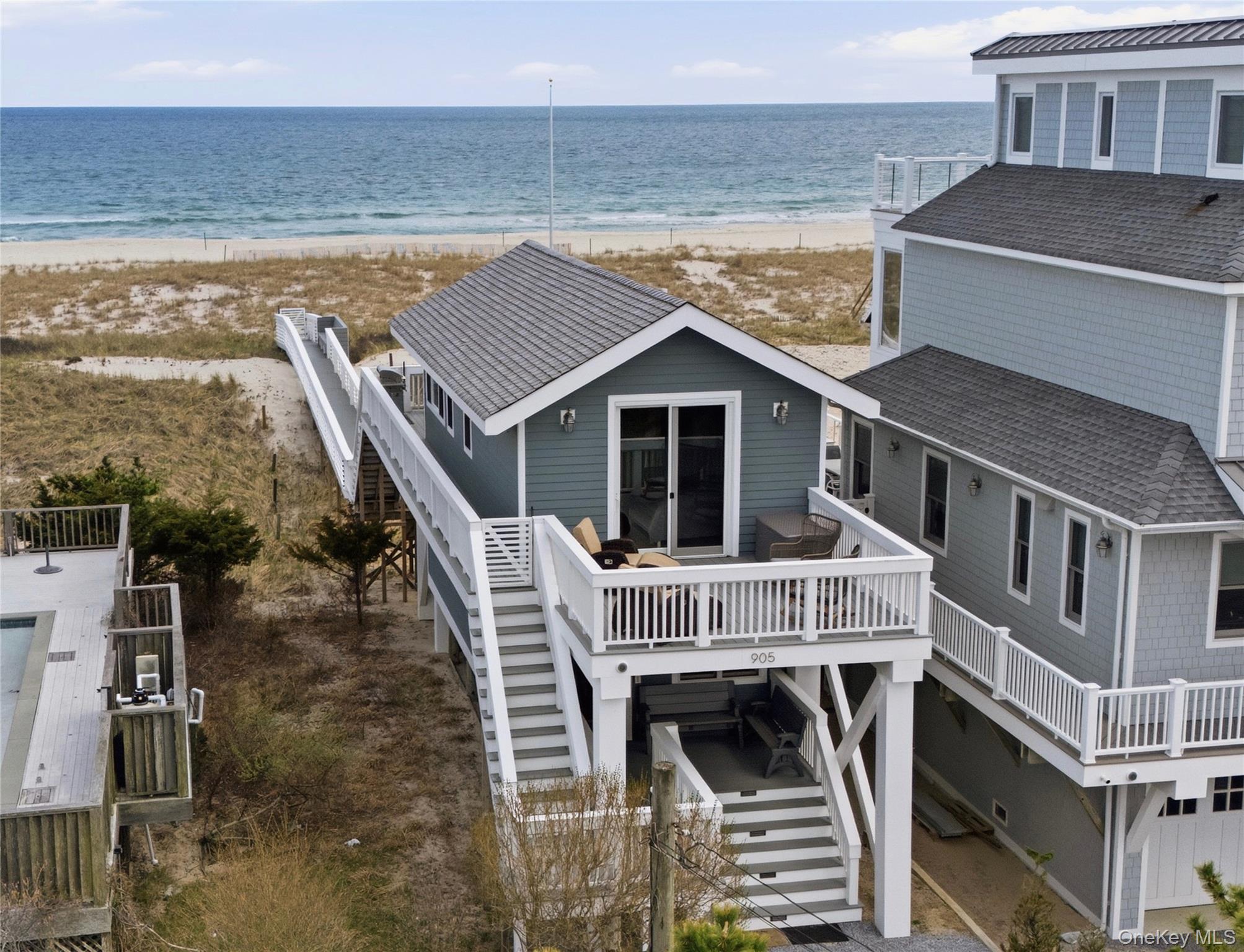 905 Dune Road Property Photo 1