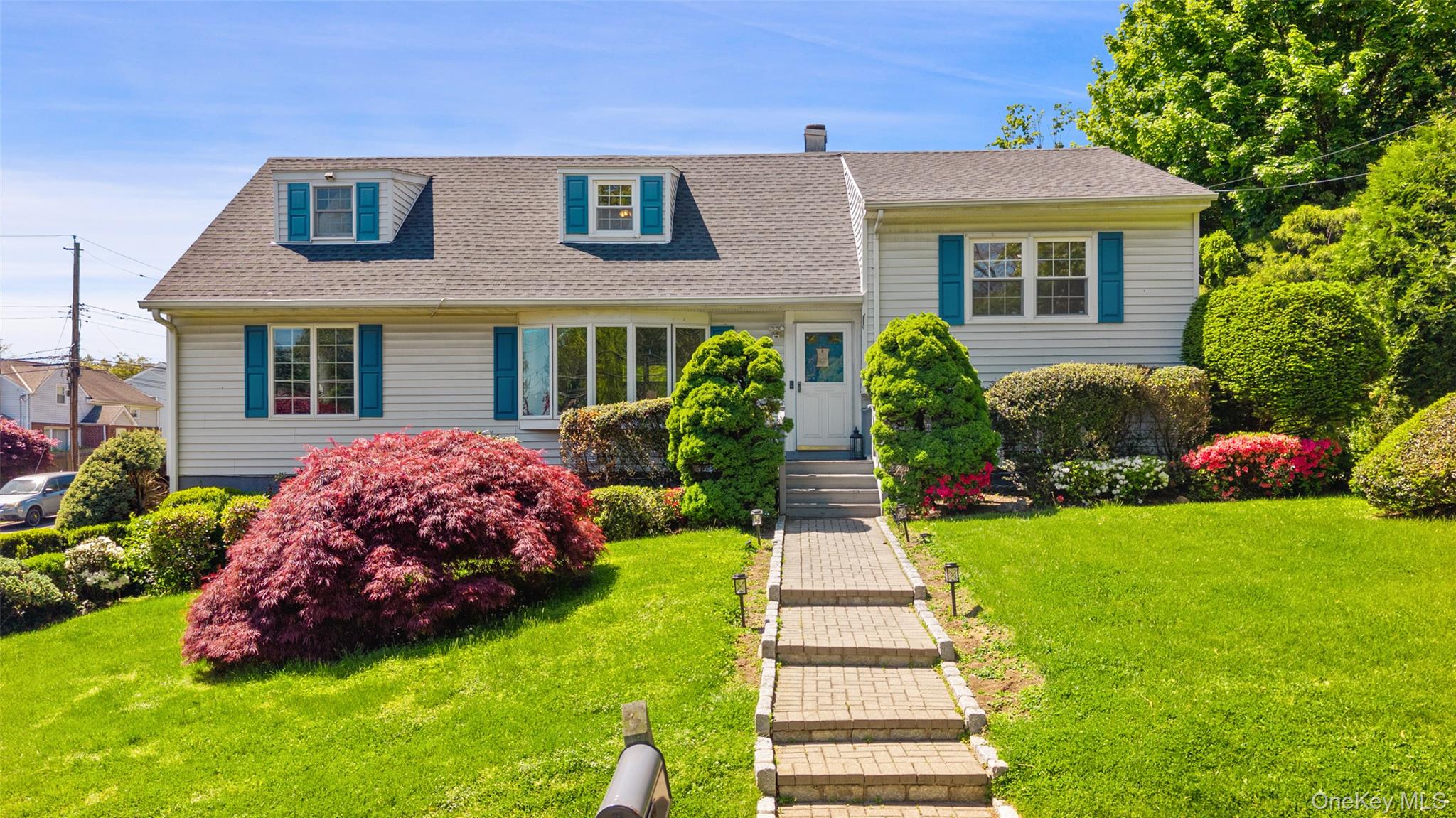 9 White Plains Avenue Property Photo 1