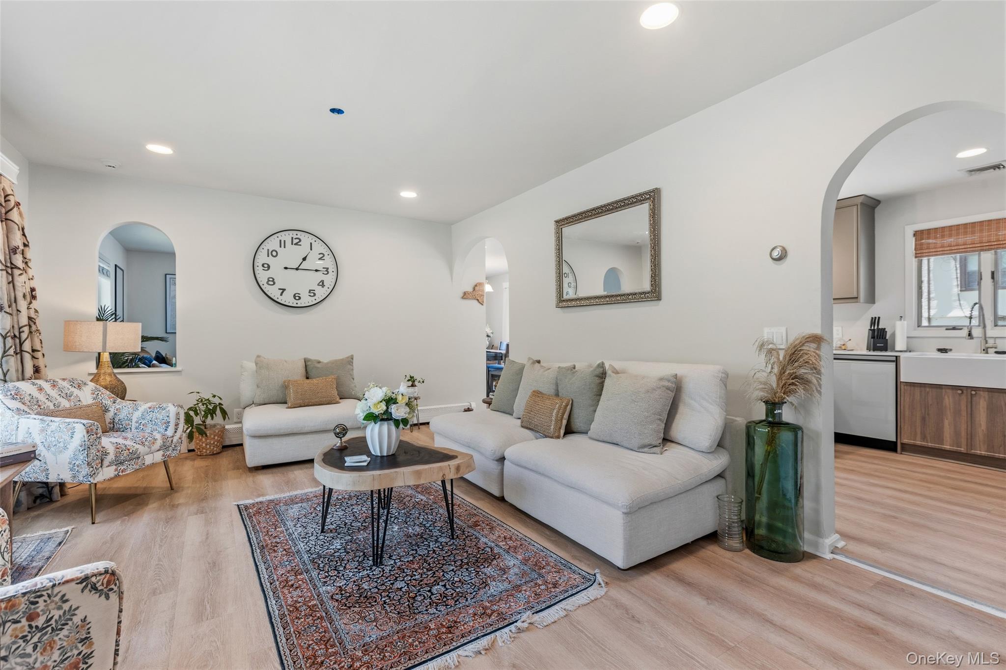 9 White Plains Avenue Property Photo 4