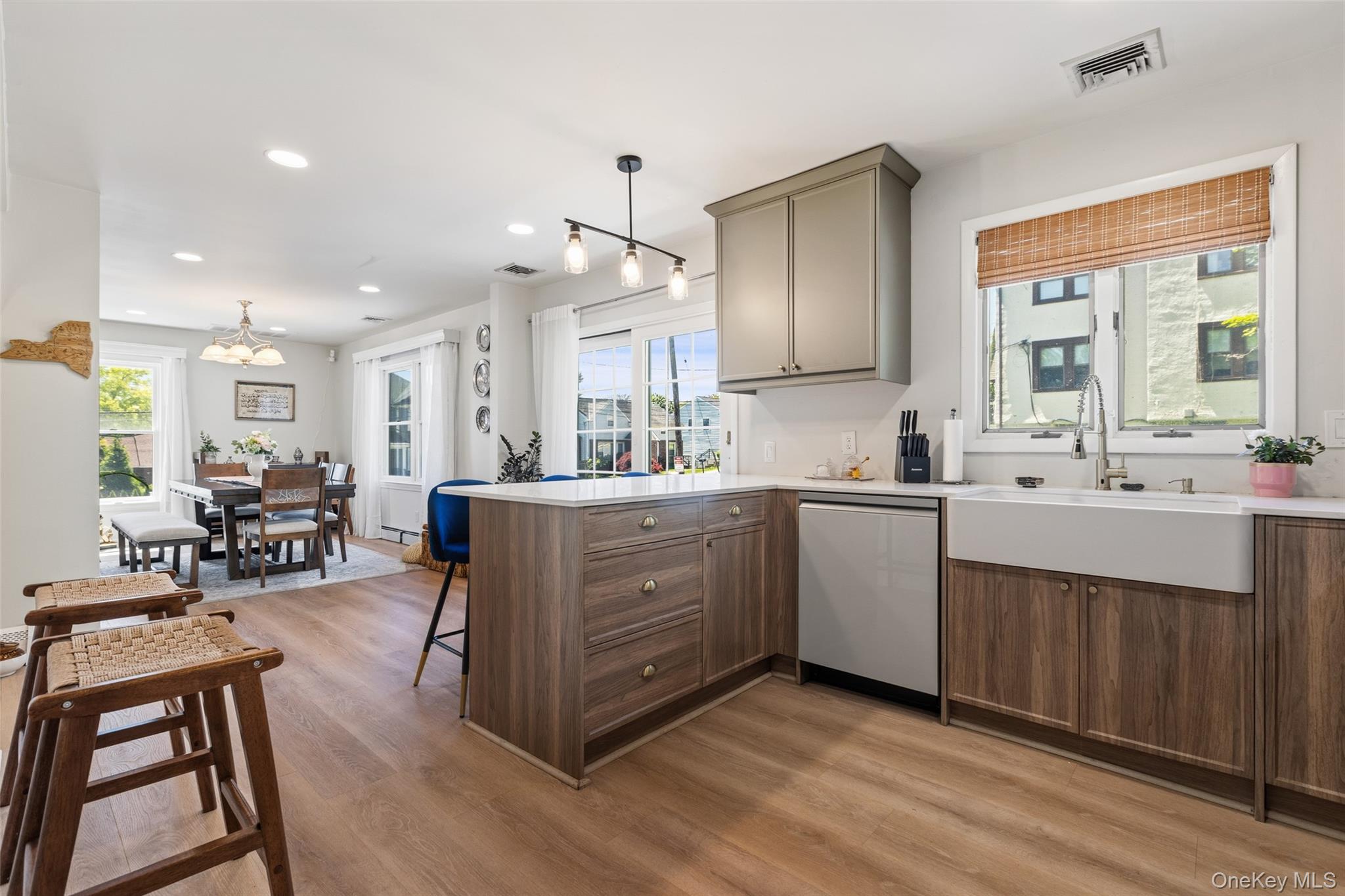 9 White Plains Avenue Property Photo 7