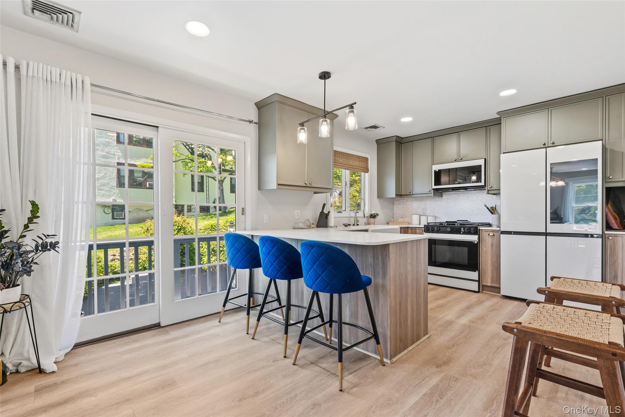 9 White Plains Avenue Property Photo 8