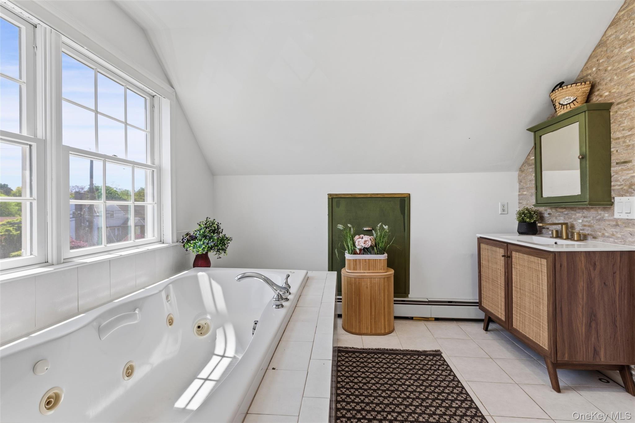 9 White Plains Avenue Property Photo 17