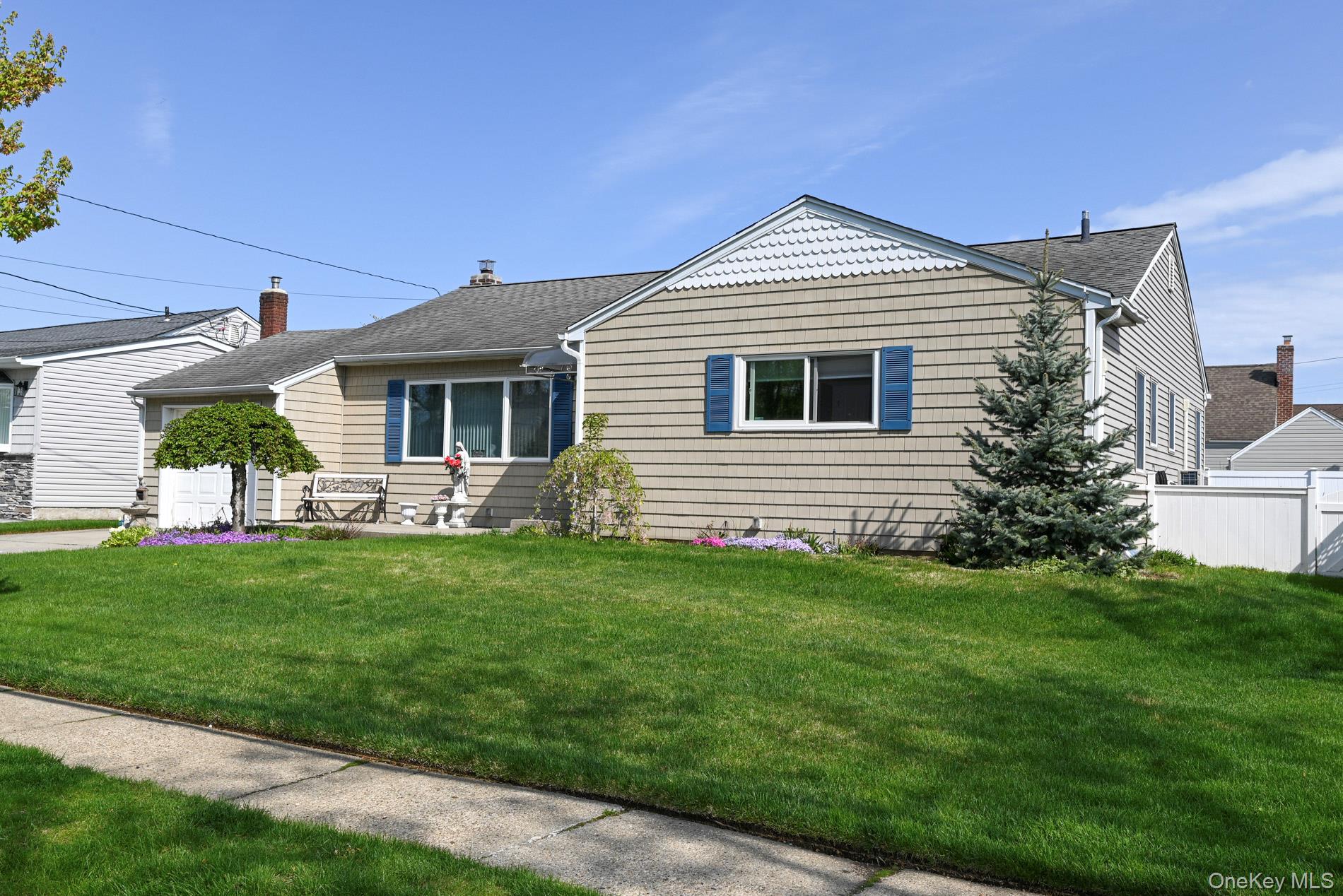 582 Western Park Drive Property Photo 1