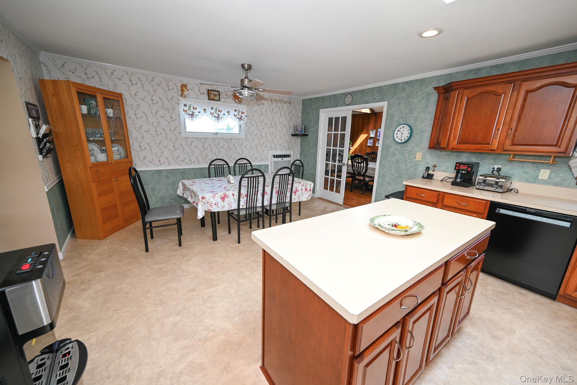 582 Western Park Drive Property Photo 7