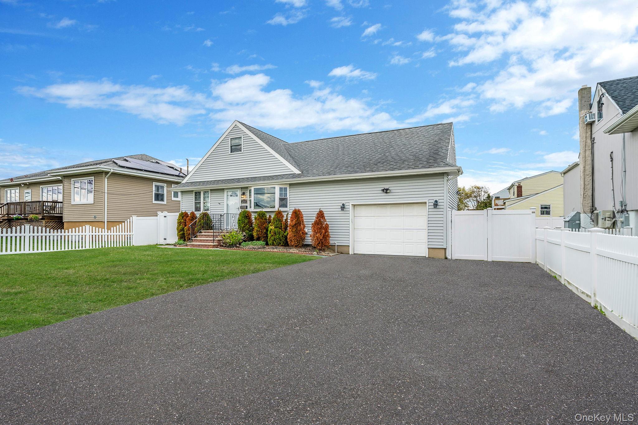 253 E Riviera Drive Property Photo 3