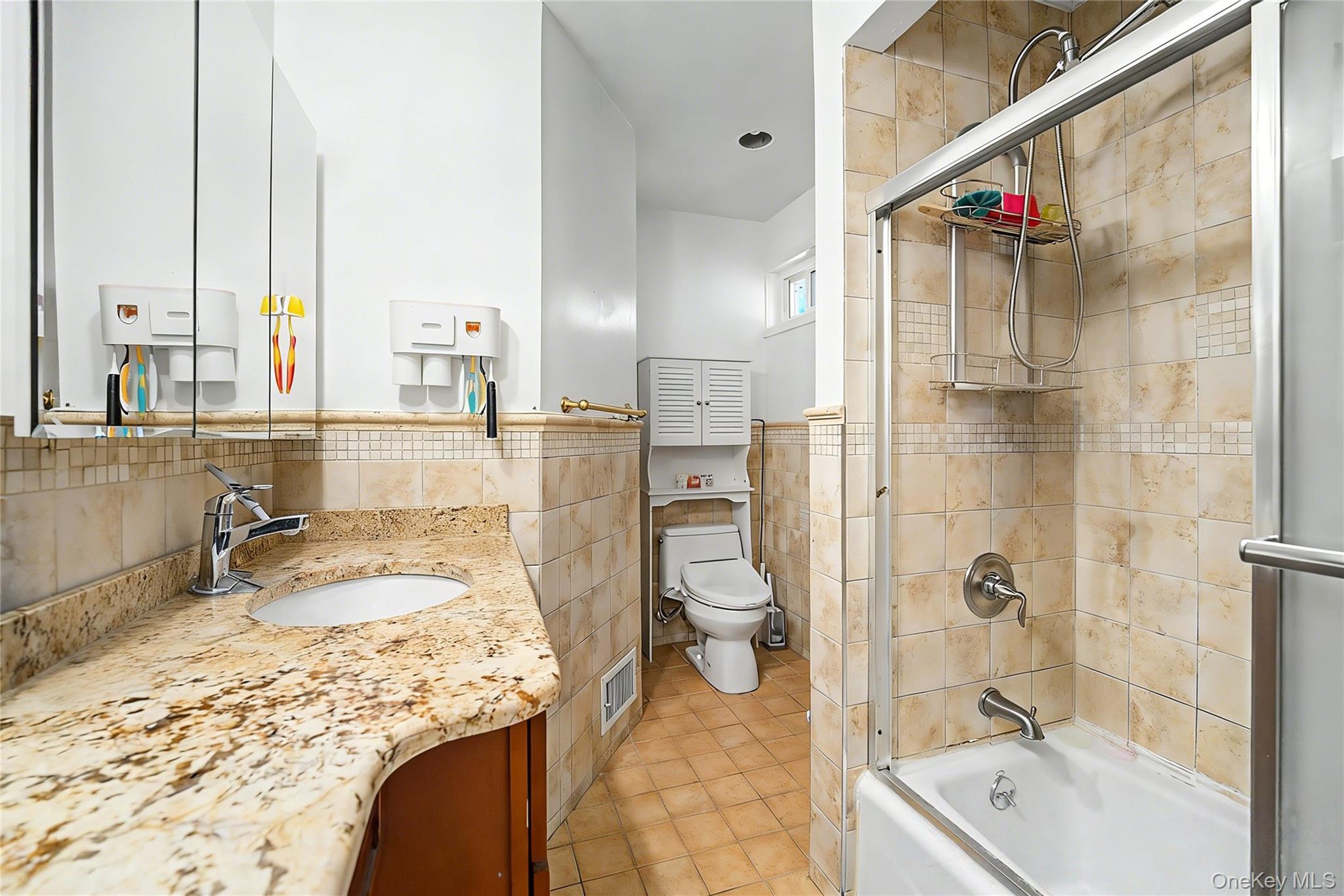 105 Serpentine Lane Property Photo 18
