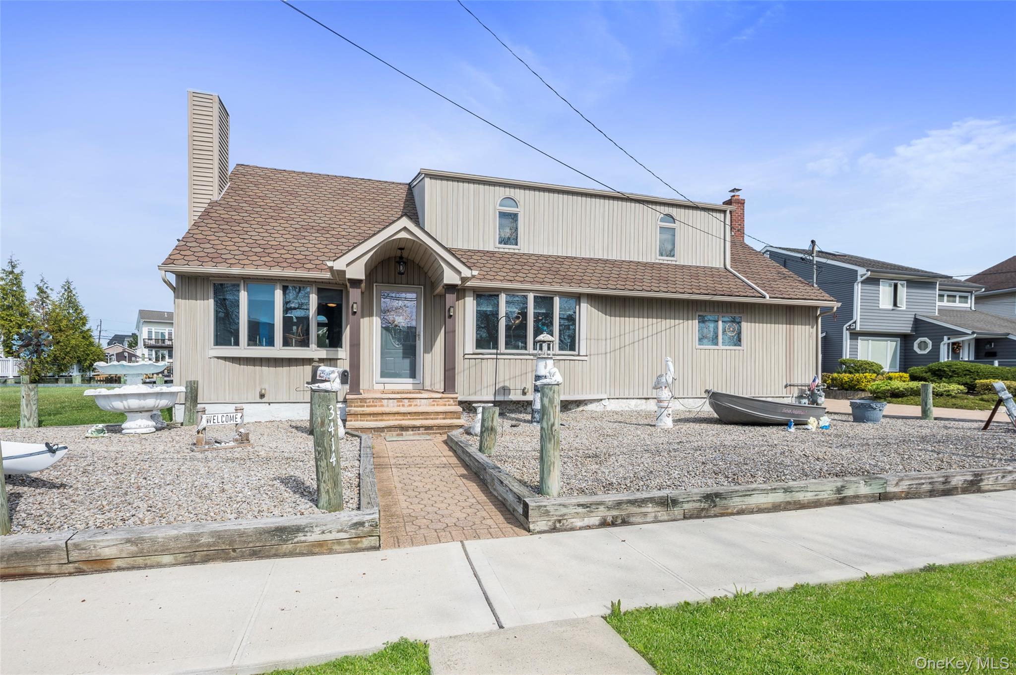 3414 Riverside Drive Property Photo 1