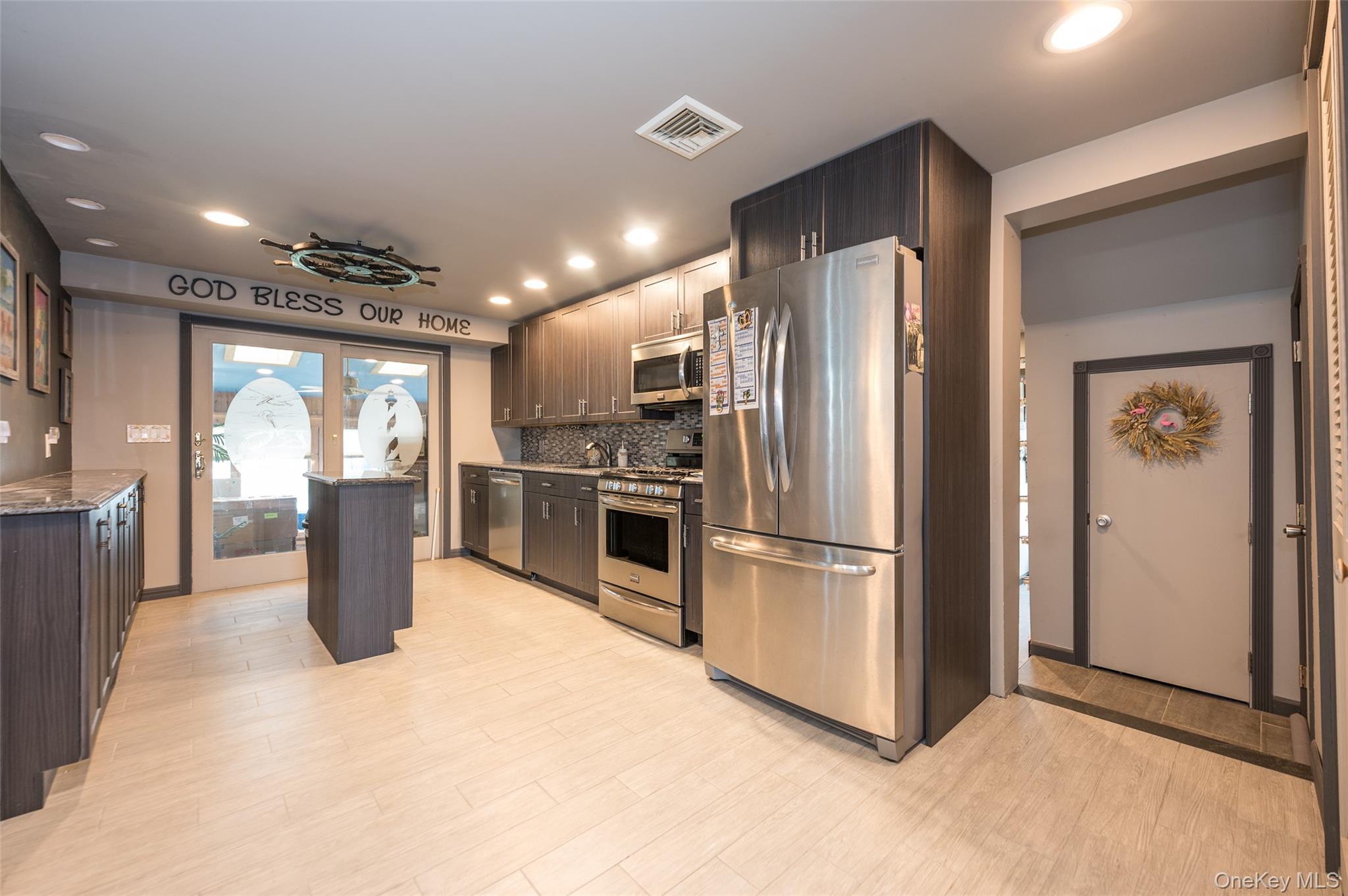 3414 Riverside Drive Property Photo 4