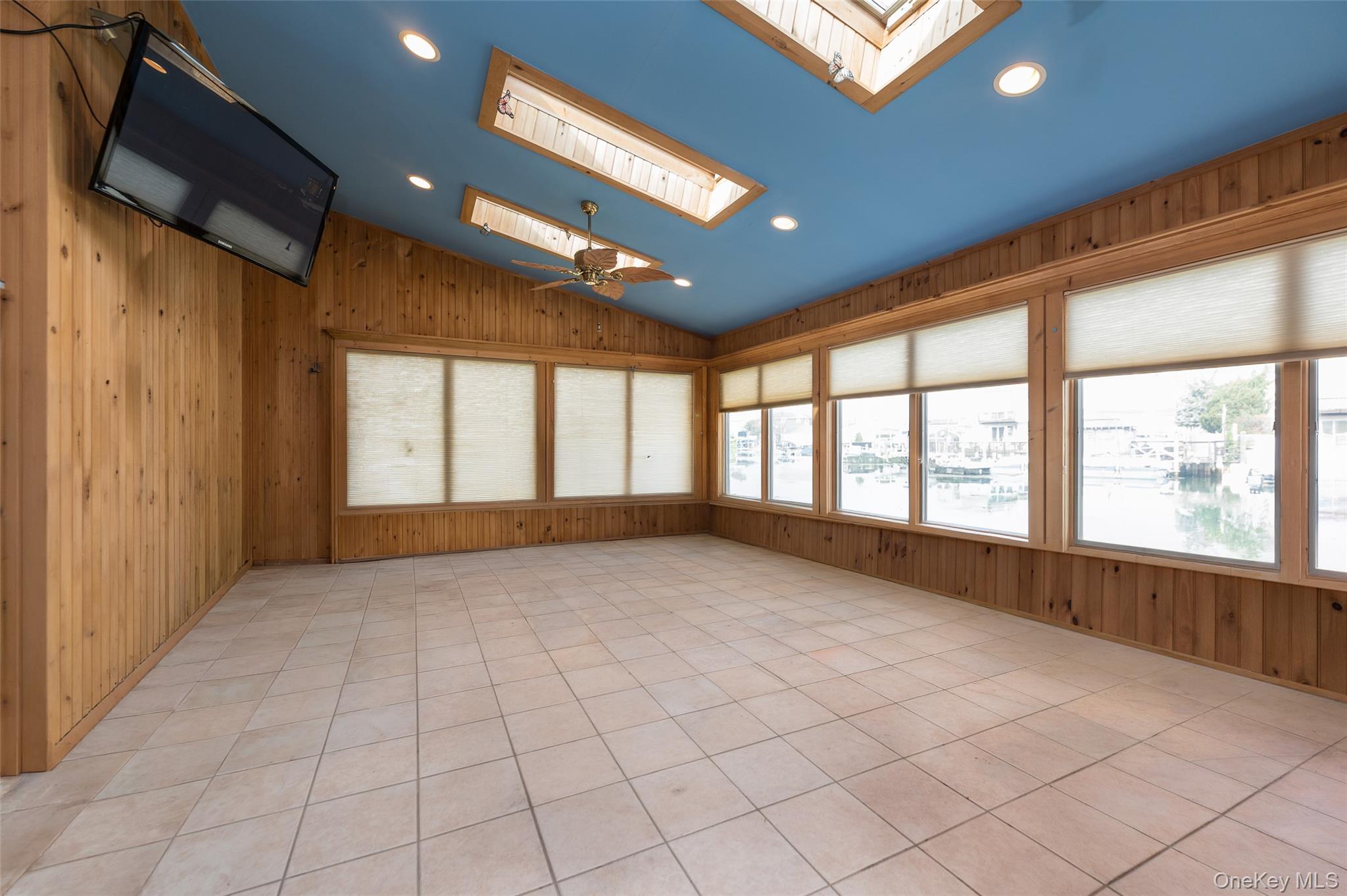 3414 Riverside Drive Property Photo 12