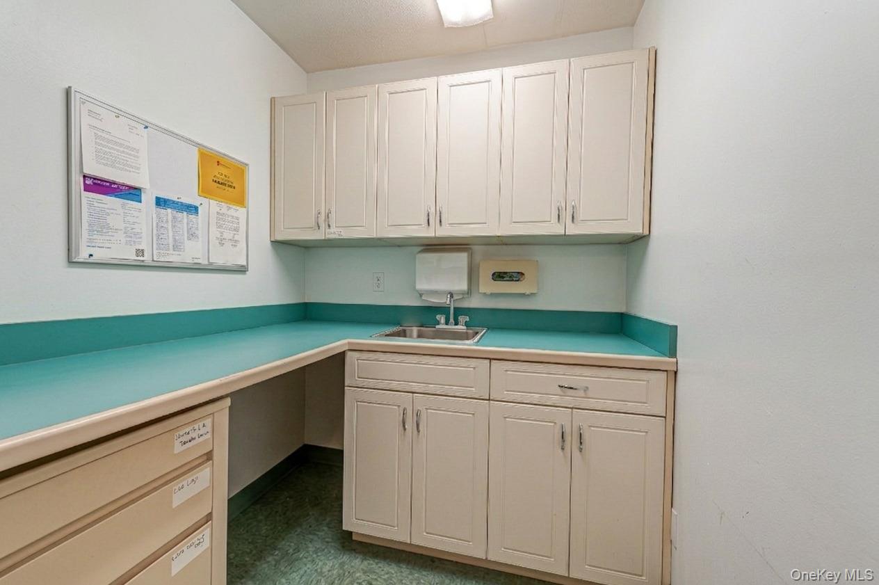 3250 Sunrise Highway Property Photo 15