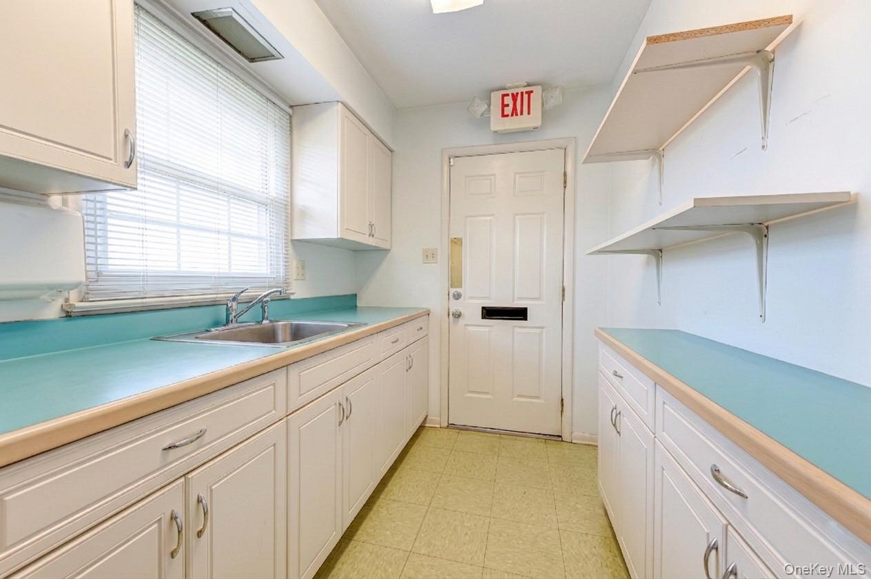 3250 Sunrise Highway Property Photo 16